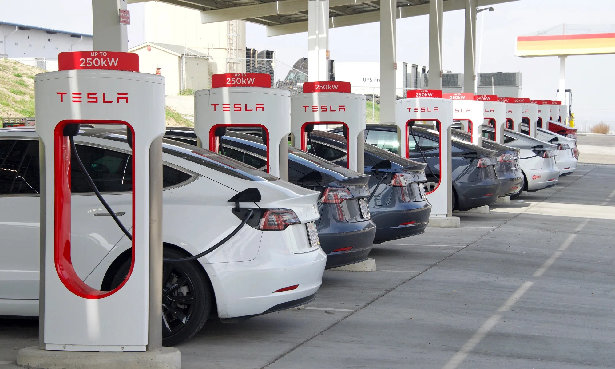 chargeur voiture électrique tesla